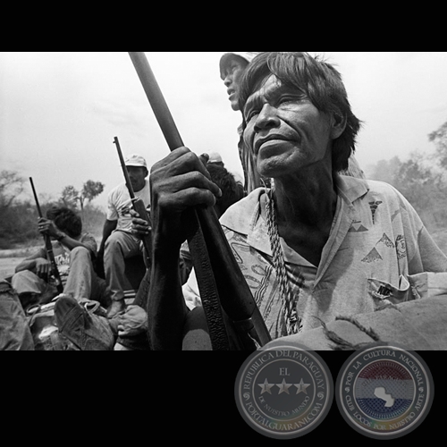 INDÍGENAS DEL PARAGUAY - Fotografía en blanco y negro de Juan Britos